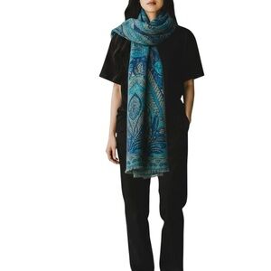 Women Large Multi Colors Wrap/ Scarf. One Size.